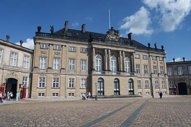 Amalienborg Sarayı